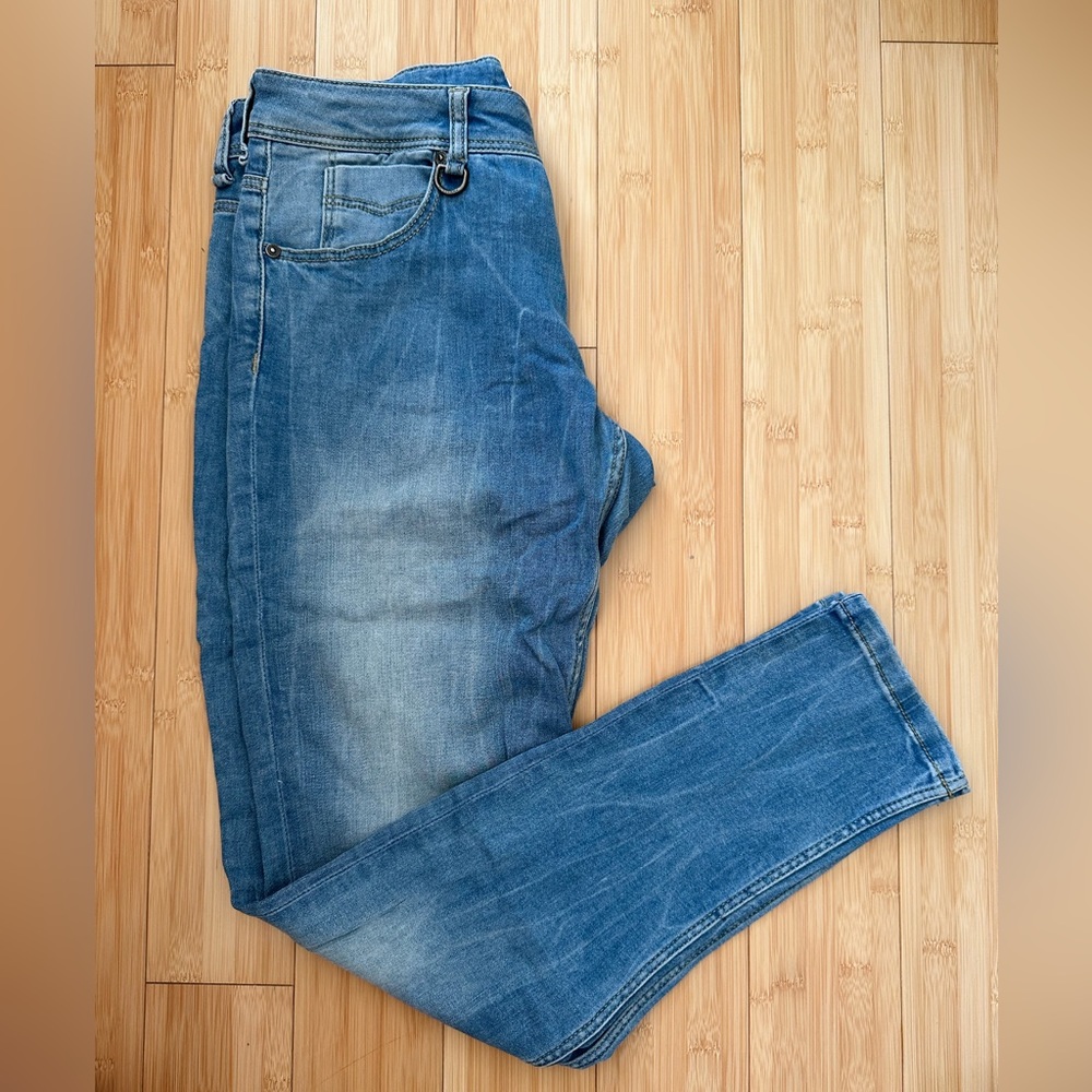 Burberry skinny crop size 27